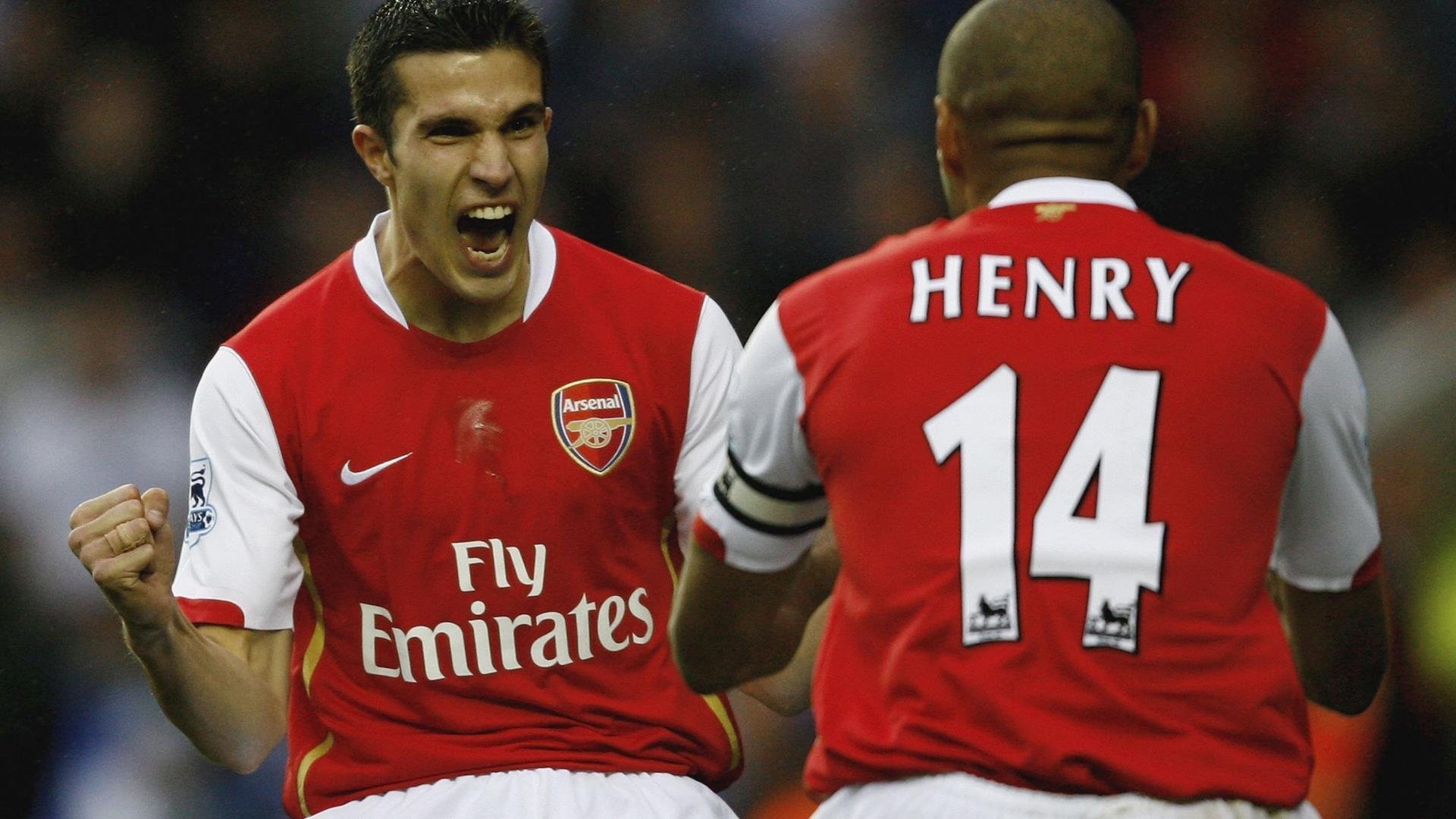 足球解说缺乏专业化人才储备,足球解说员需要什么条件