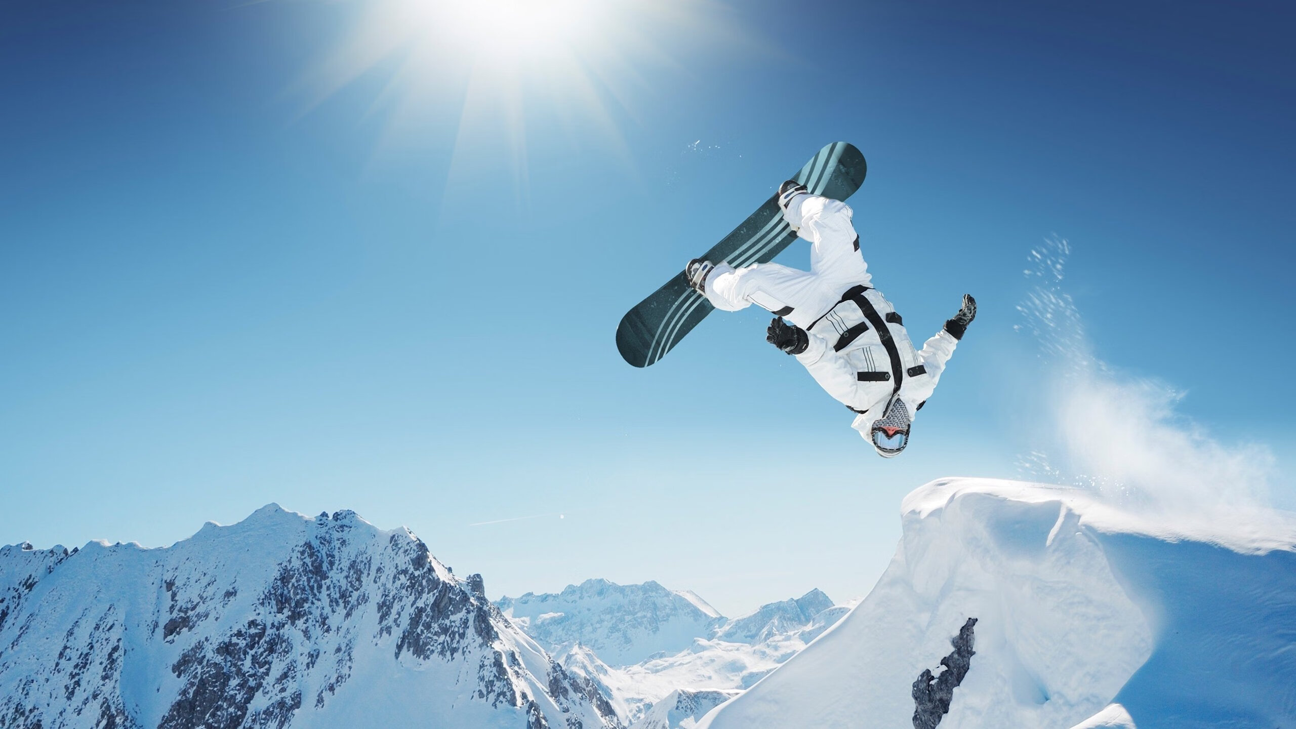 星空体育APP-世界杯巅峰对决：激烈战斗中诞生奇迹瞬间，世界杯殿堂十大经典对决