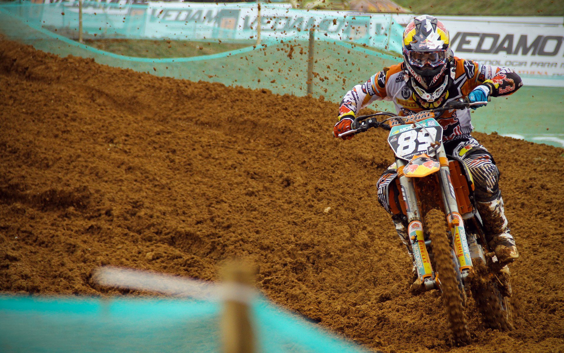 曼联在关键比赛中击败枪手,士气大振